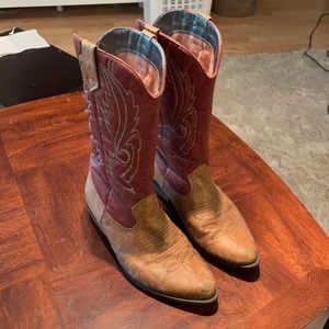 Women’s Size 8 Coconuts Brand Cowgirl Boots. Brown & Maroon.